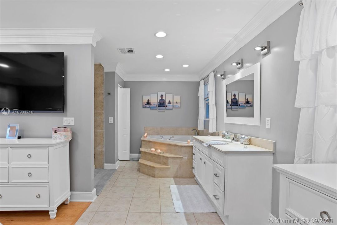 Recently Sold: $469,900 (3 beds, 2 baths, 1571 Square Feet)