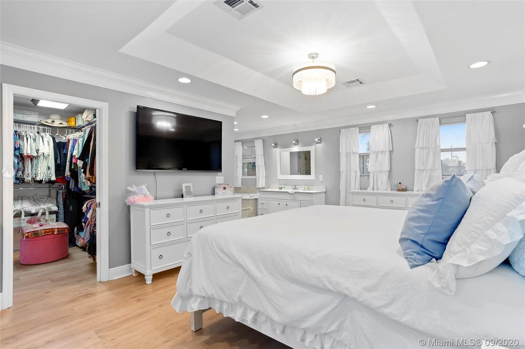 Recently Sold: $469,900 (3 beds, 2 baths, 1571 Square Feet)