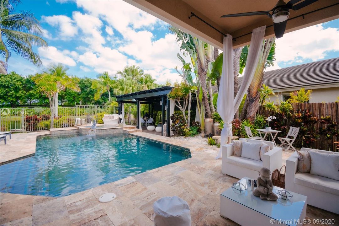 Недавно продано: $849,900 (5 спален, 4 ванн, 2994 Квадратных фут)