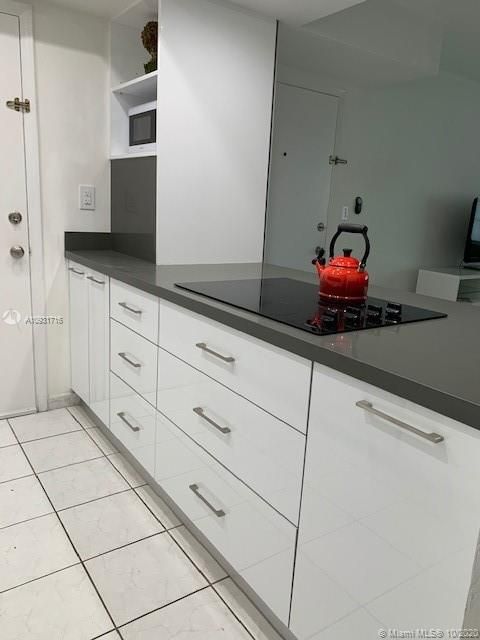 Recently Sold: $320,000 (1 beds, 1 baths, 676 Square Feet)