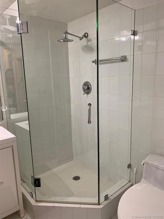 Recently Sold: $320,000 (1 beds, 1 baths, 676 Square Feet)