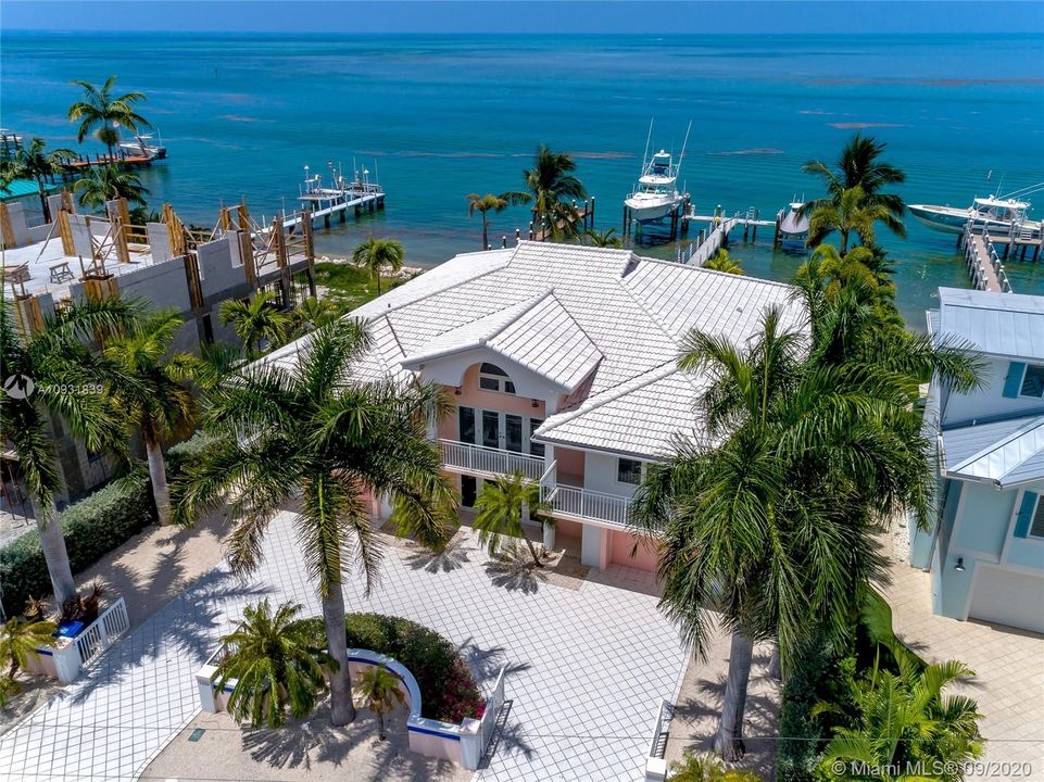 Recently Sold: $3,449,000 (4 beds, 4 baths, 3768 Square Feet)