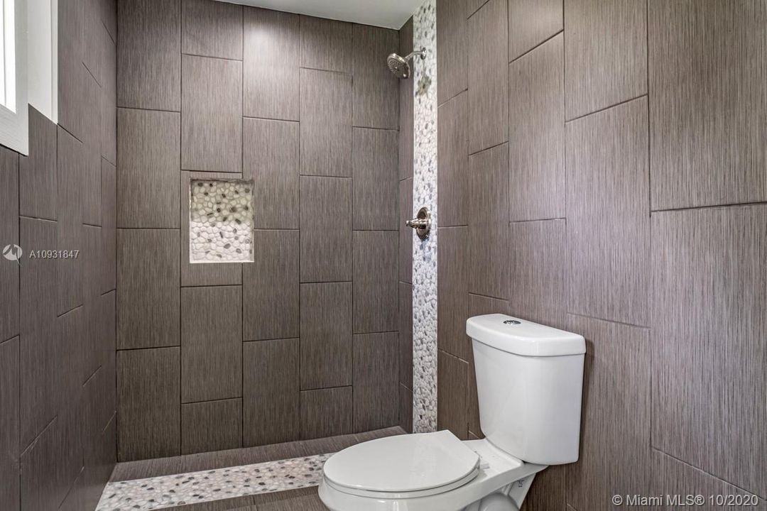 Недавно продано: $495,000 (4 спален, 3 ванн, 2462 Квадратных фут)