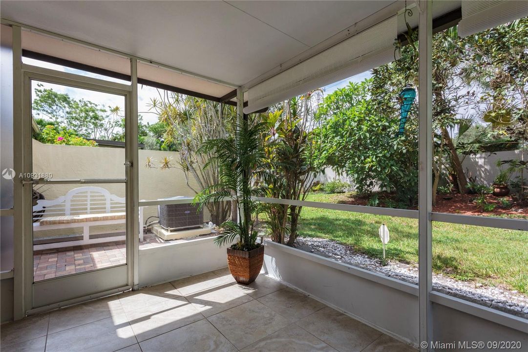 Recently Sold: $259,900 (2 beds, 2 baths, 1122 Square Feet)