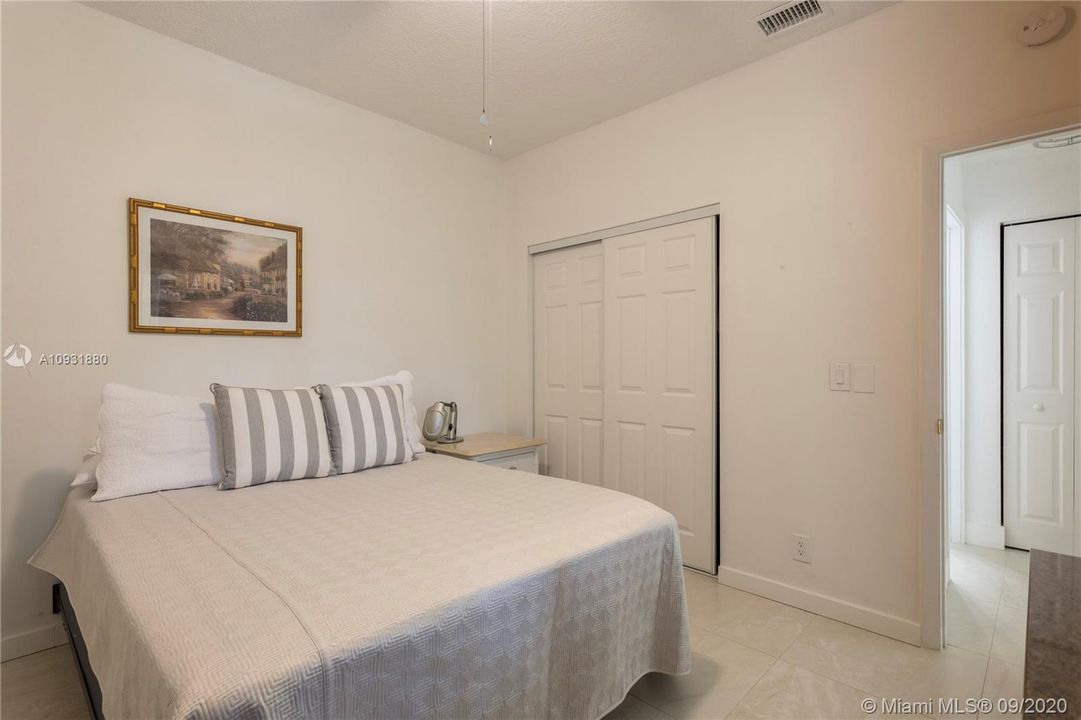 Recently Sold: $259,900 (2 beds, 2 baths, 1122 Square Feet)