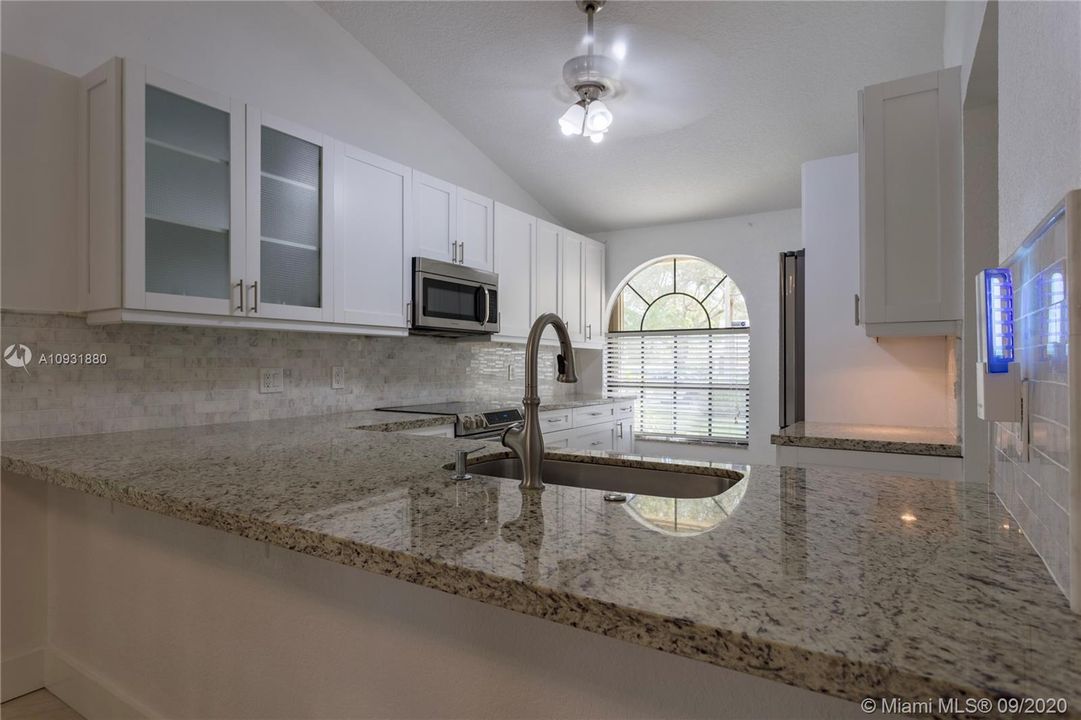 Recently Sold: $259,900 (2 beds, 2 baths, 1122 Square Feet)
