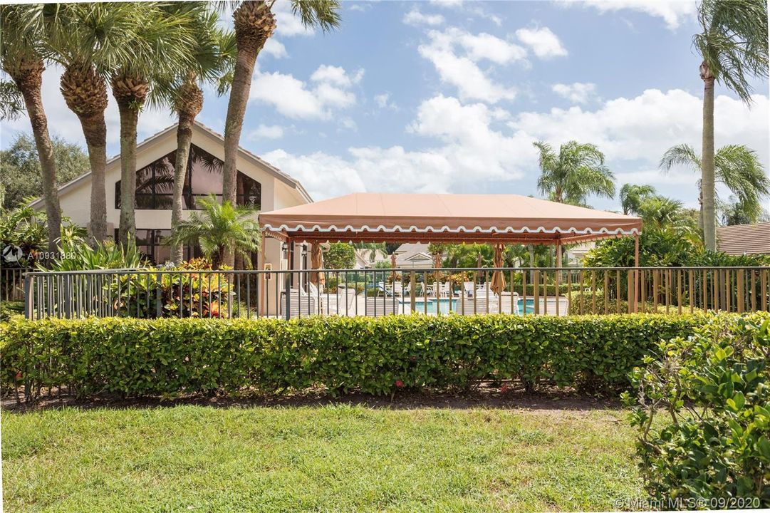Recently Sold: $259,900 (2 beds, 2 baths, 1122 Square Feet)