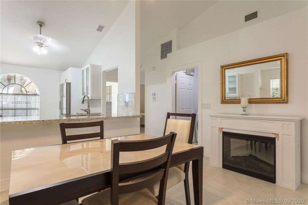 Recently Sold: $259,900 (2 beds, 2 baths, 1122 Square Feet)