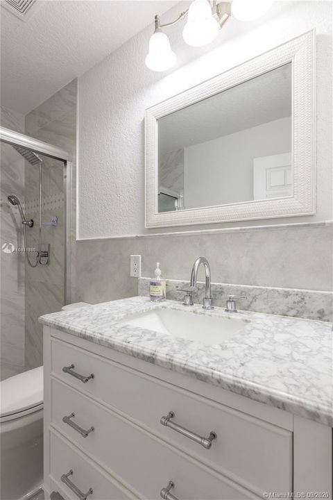 Recently Sold: $259,900 (2 beds, 2 baths, 1122 Square Feet)