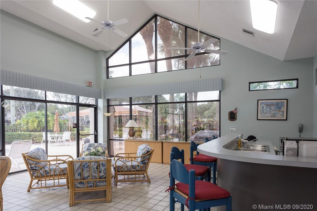Recently Sold: $259,900 (2 beds, 2 baths, 1122 Square Feet)