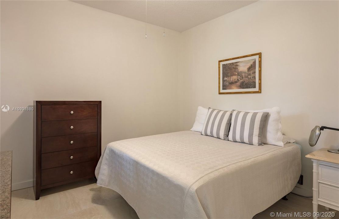 Recently Sold: $259,900 (2 beds, 2 baths, 1122 Square Feet)