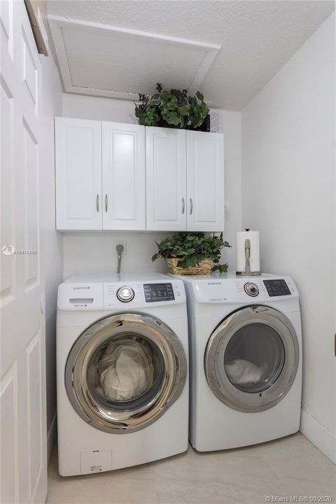 Recently Sold: $259,900 (2 beds, 2 baths, 1122 Square Feet)