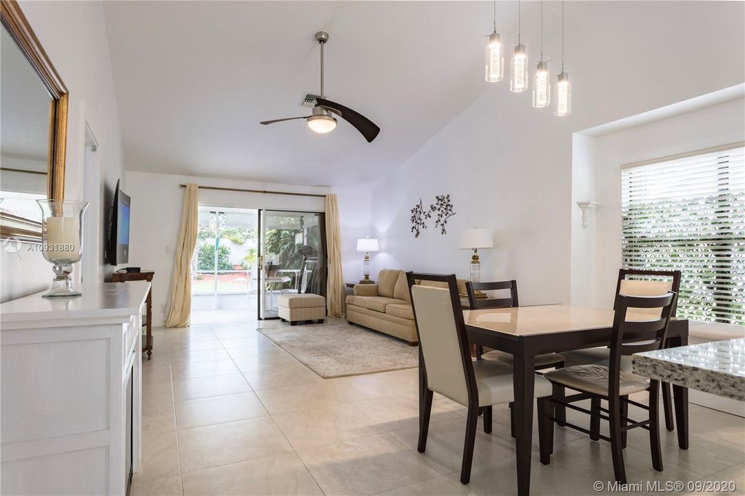 Recently Sold: $259,900 (2 beds, 2 baths, 1122 Square Feet)