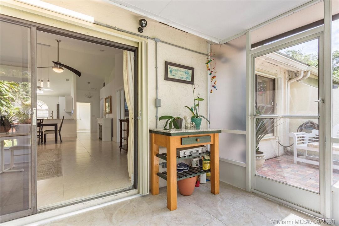 Recently Sold: $259,900 (2 beds, 2 baths, 1122 Square Feet)