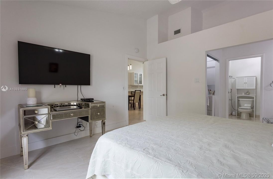 Recently Sold: $259,900 (2 beds, 2 baths, 1122 Square Feet)
