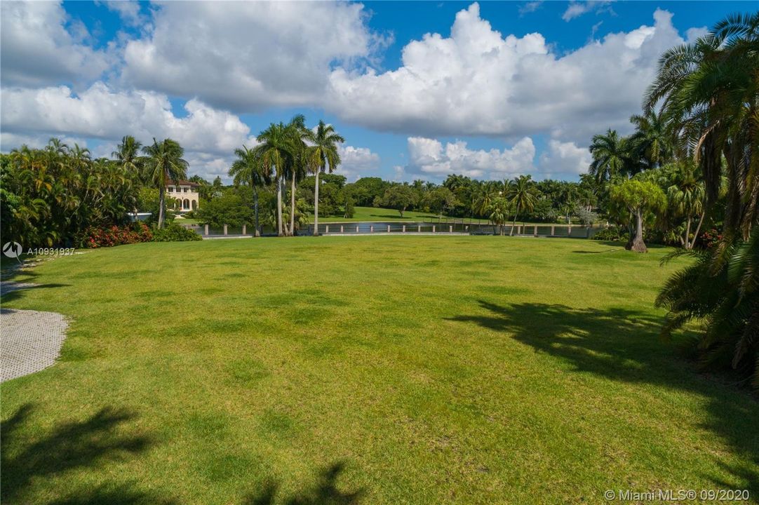 最近售出: $17,999,500 (1.89 acres)