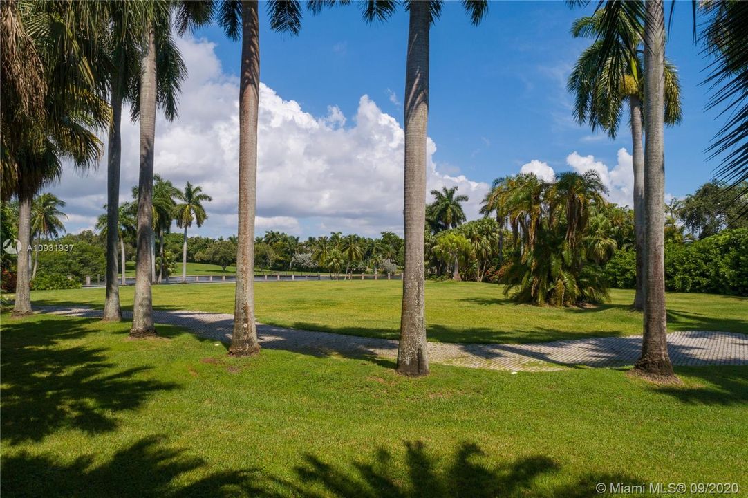 最近售出: $17,999,500 (1.89 acres)