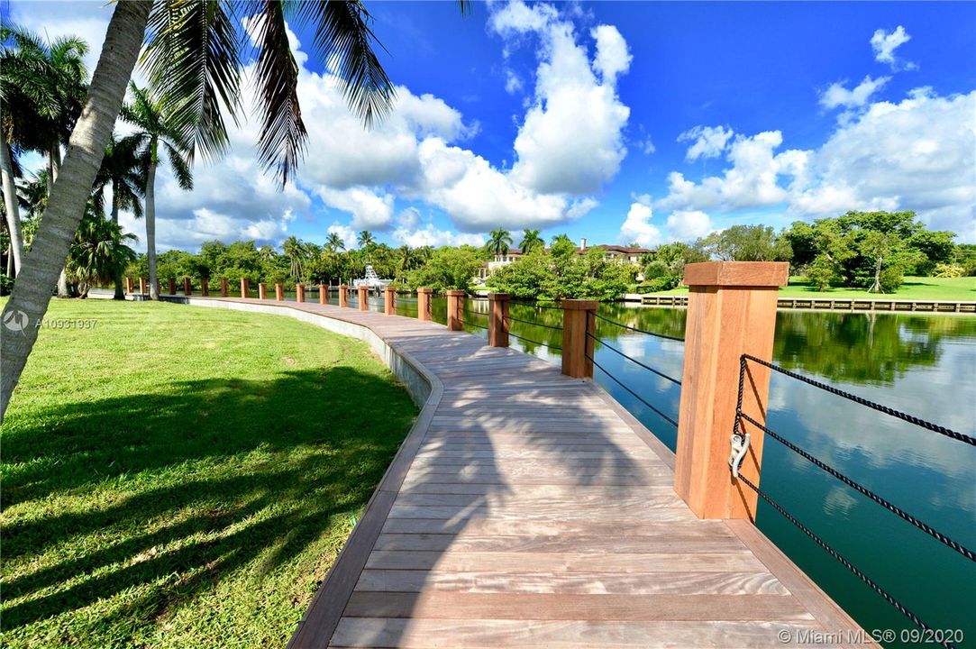 最近售出: $17,999,500 (1.89 acres)