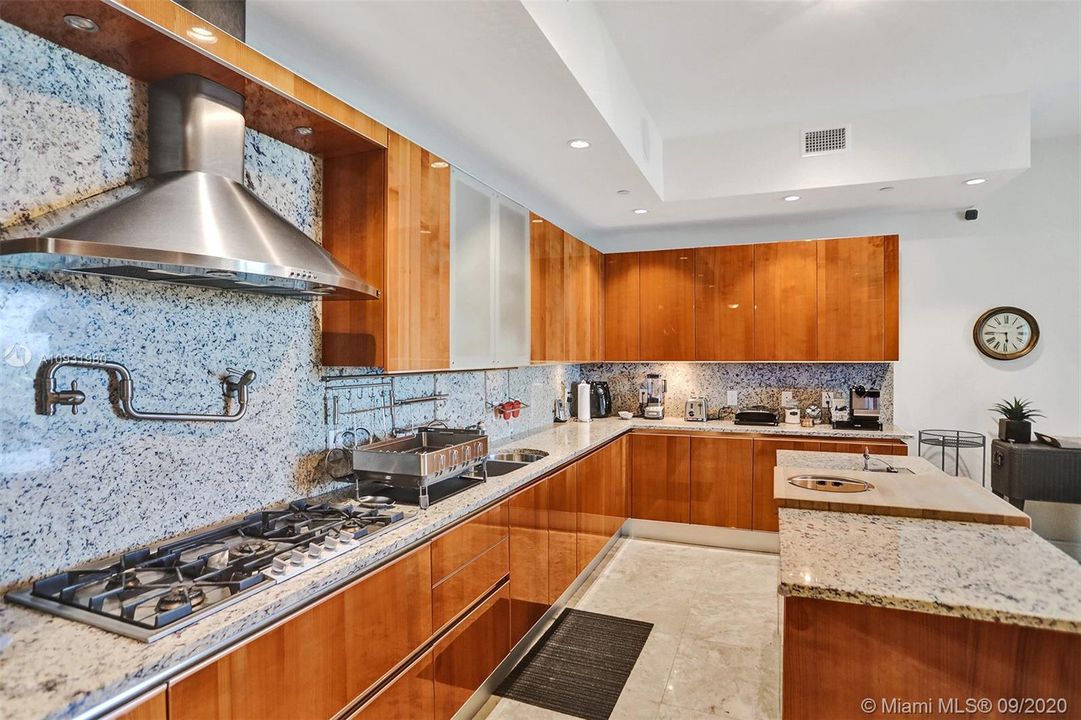 Recently Rented: $18,000 (4 beds, 6 baths, 3735 Square Feet)