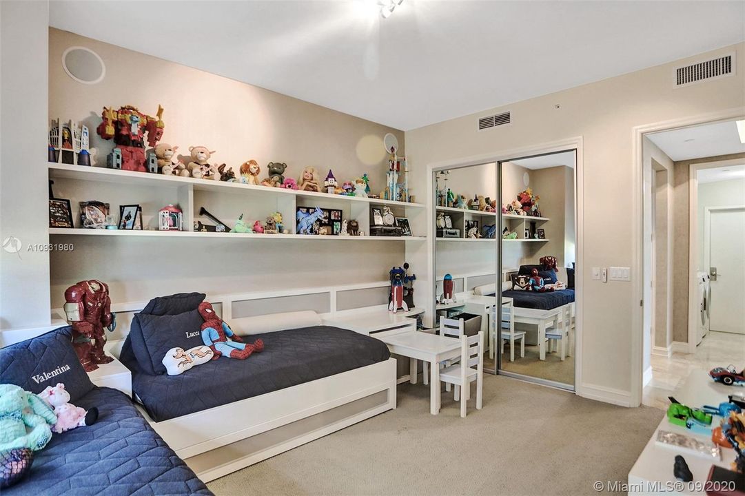 Recently Rented: $18,000 (4 beds, 6 baths, 3735 Square Feet)