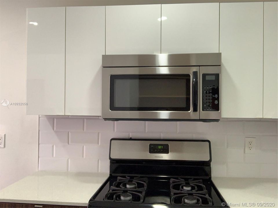 Недавно продано: $239,000 (3 спален, 2 ванн, 1120 Квадратных фут)