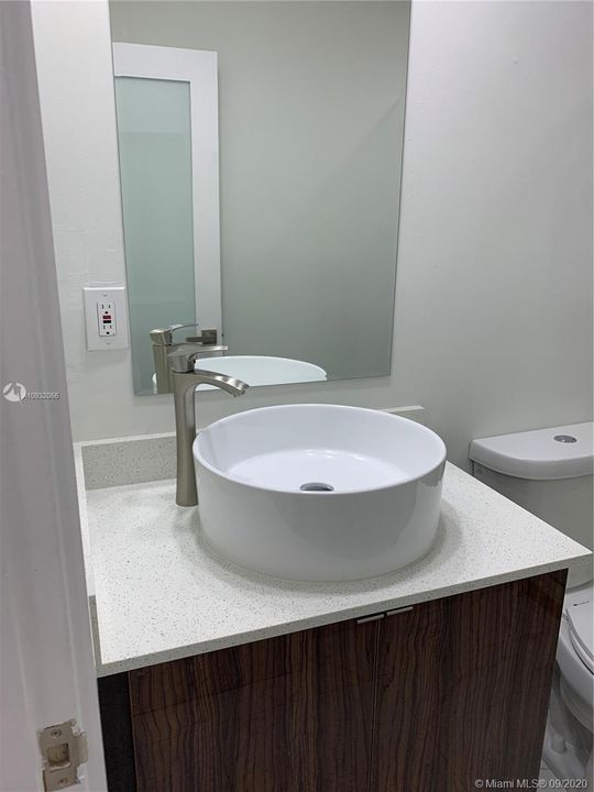 Недавно продано: $239,000 (3 спален, 2 ванн, 1120 Квадратных фут)