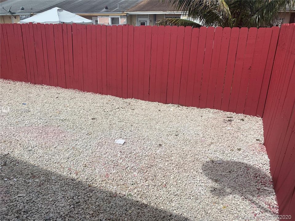 Недавно продано: $239,000 (3 спален, 2 ванн, 1120 Квадратных фут)