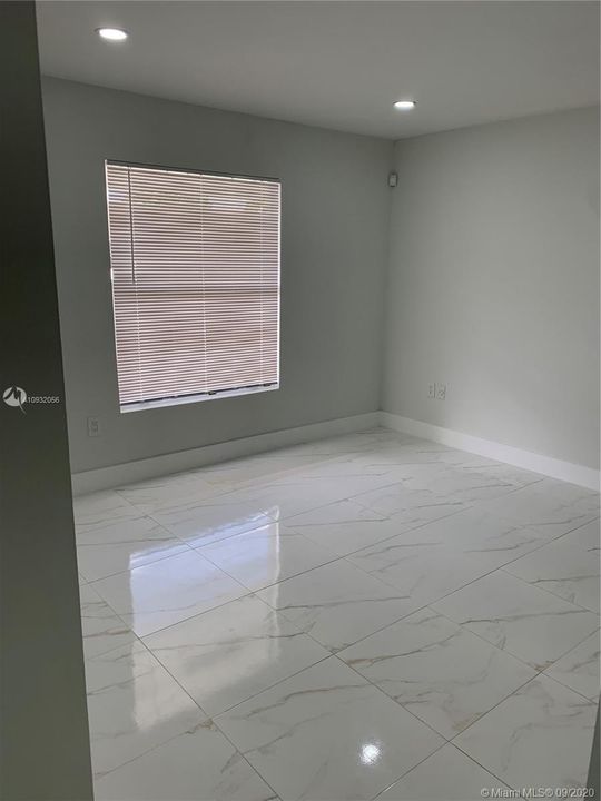 Недавно продано: $239,000 (3 спален, 2 ванн, 1120 Квадратных фут)