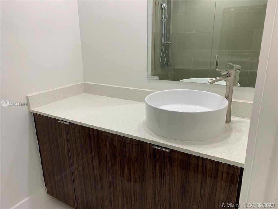 Недавно продано: $239,000 (3 спален, 2 ванн, 1120 Квадратных фут)