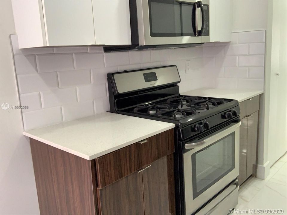 Недавно продано: $239,000 (3 спален, 2 ванн, 1120 Квадратных фут)