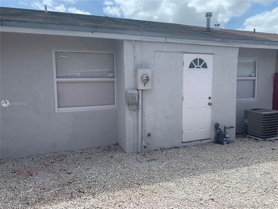 Недавно продано: $239,000 (3 спален, 2 ванн, 1120 Квадратных фут)