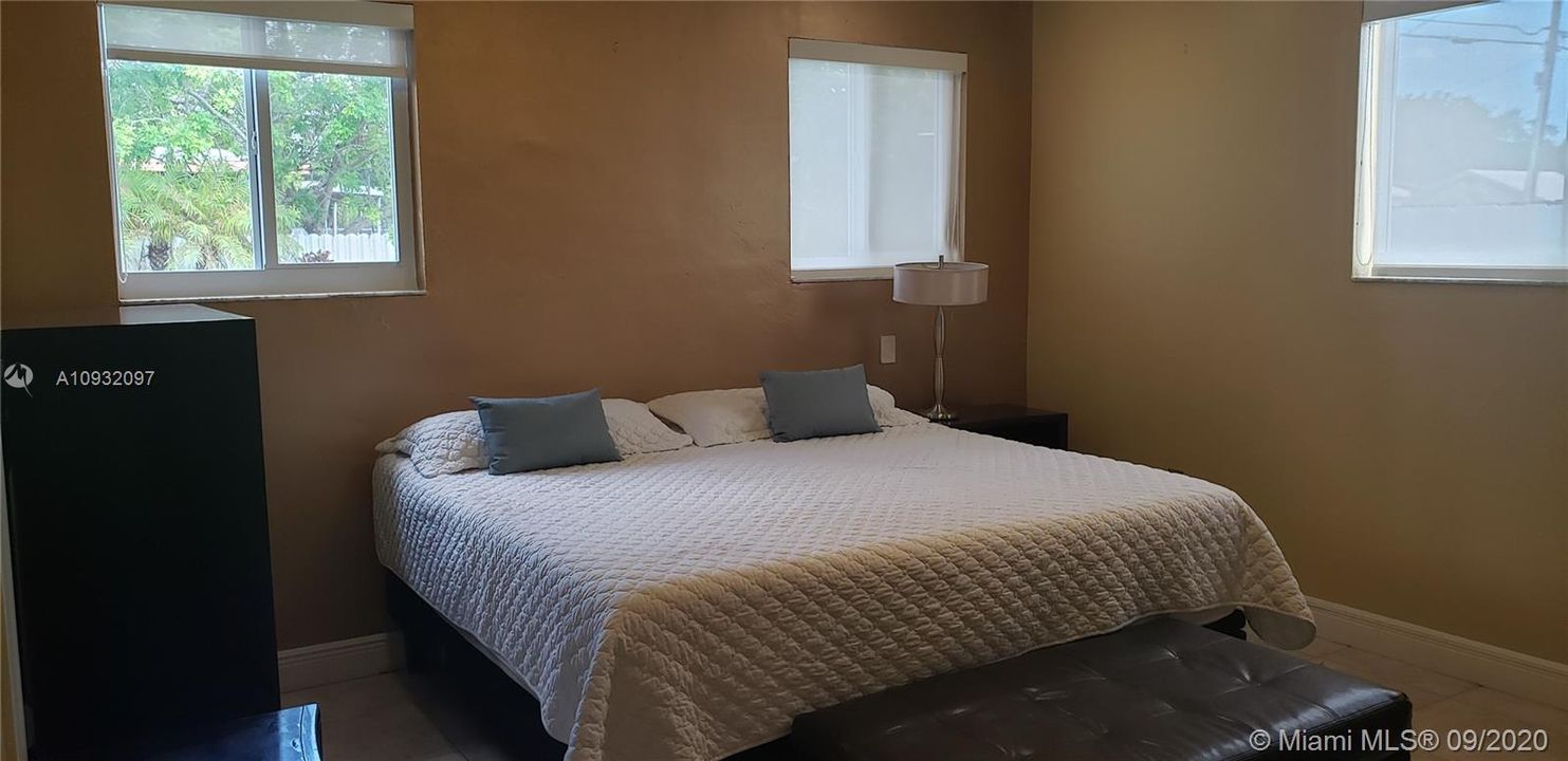 Recently Rented: $3,300 (4 beds, 2 baths, 2400 Square Feet)