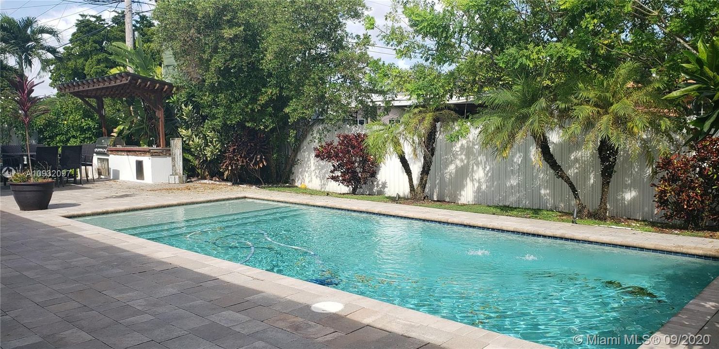 Recently Rented: $3,300 (4 beds, 2 baths, 2400 Square Feet)