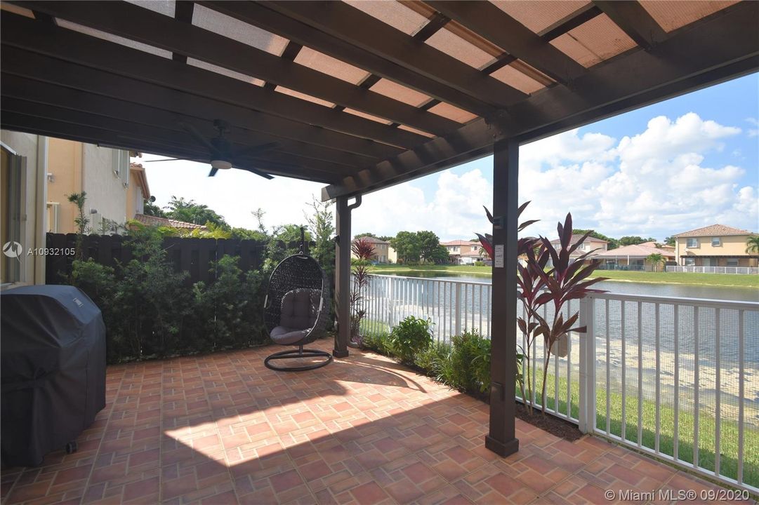 Recently Sold: $520,000 (4 beds, 3 baths, 2650 Square Feet)