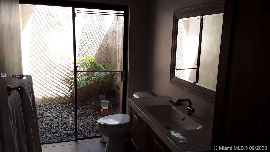 Vendido Recientemente: $385,000 (3 camas, 2 baños, 1864 Pies cuadrados)