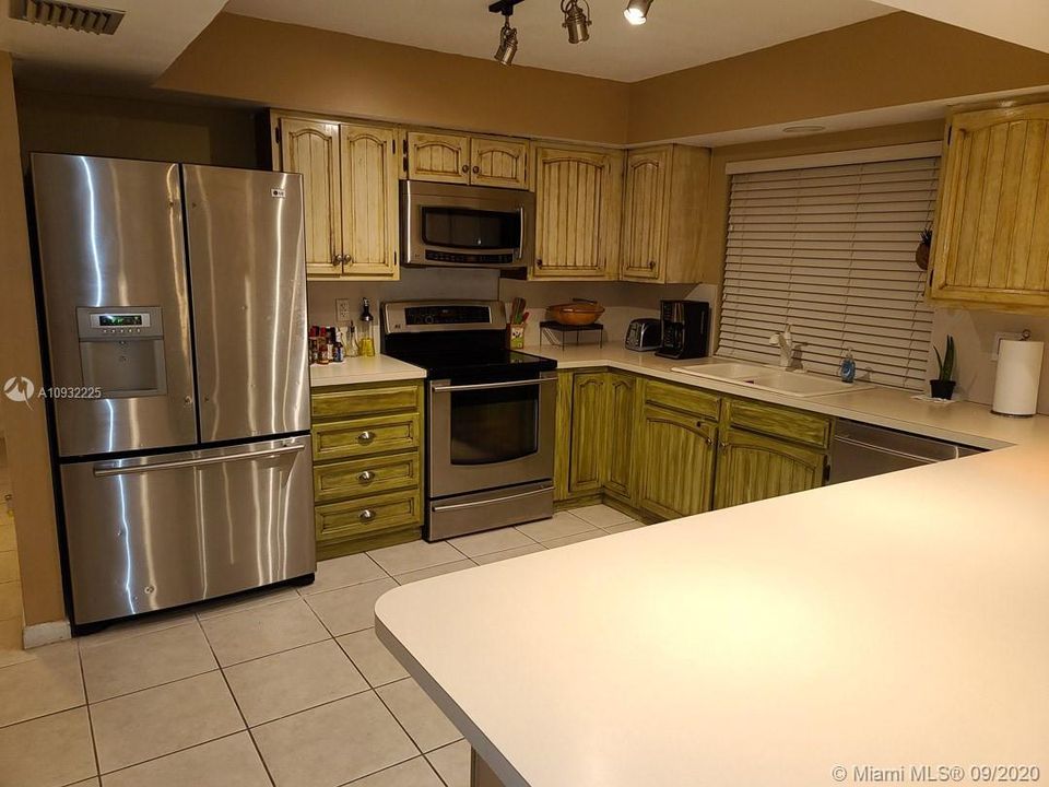 Vendido Recientemente: $385,000 (3 camas, 2 baños, 1864 Pies cuadrados)