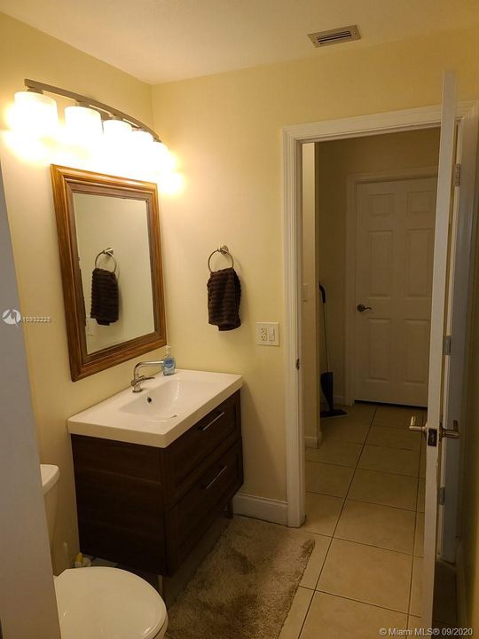 Vendido Recientemente: $385,000 (3 camas, 2 baños, 1864 Pies cuadrados)