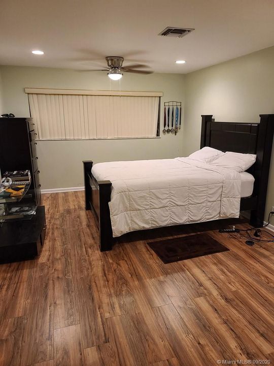 Vendido Recientemente: $385,000 (3 camas, 2 baños, 1864 Pies cuadrados)