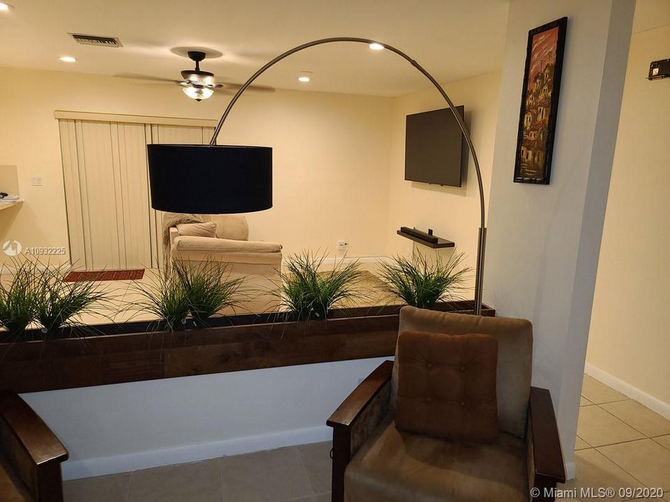 Vendido Recientemente: $385,000 (3 camas, 2 baños, 1864 Pies cuadrados)