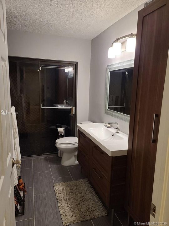 Vendido Recientemente: $385,000 (3 camas, 2 baños, 1864 Pies cuadrados)