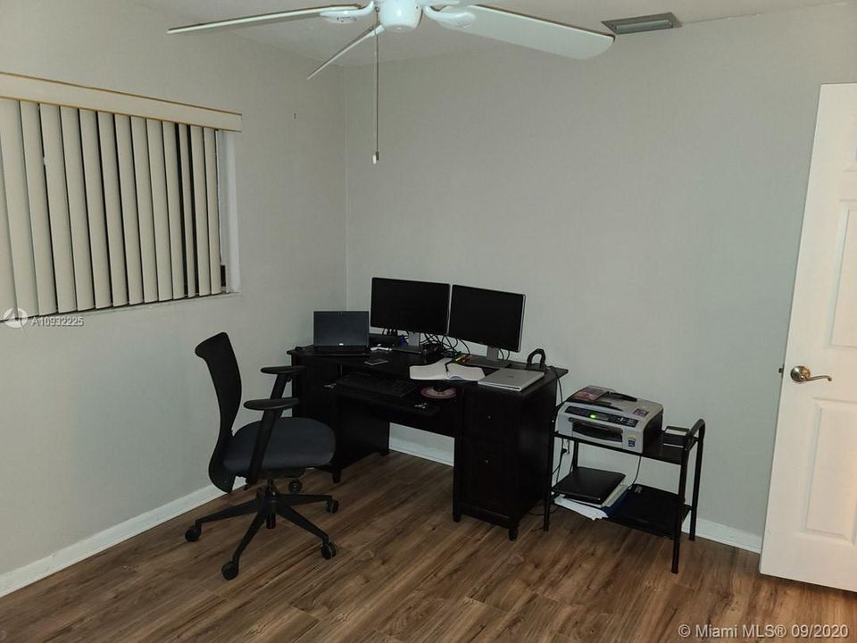 Vendido Recientemente: $385,000 (3 camas, 2 baños, 1864 Pies cuadrados)