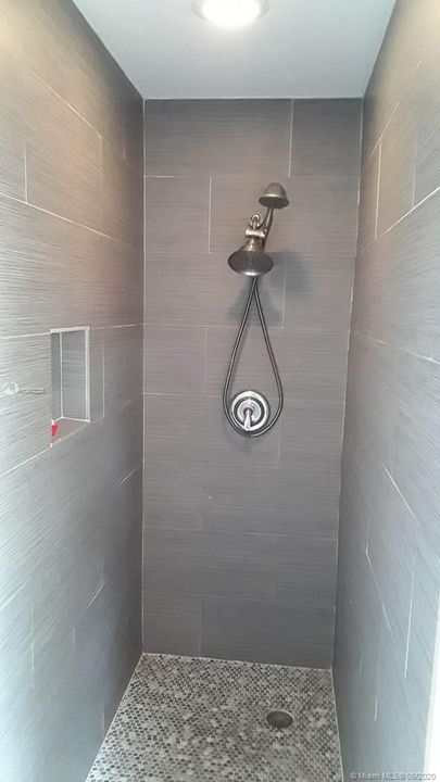 Vendido Recientemente: $385,000 (3 camas, 2 baños, 1864 Pies cuadrados)