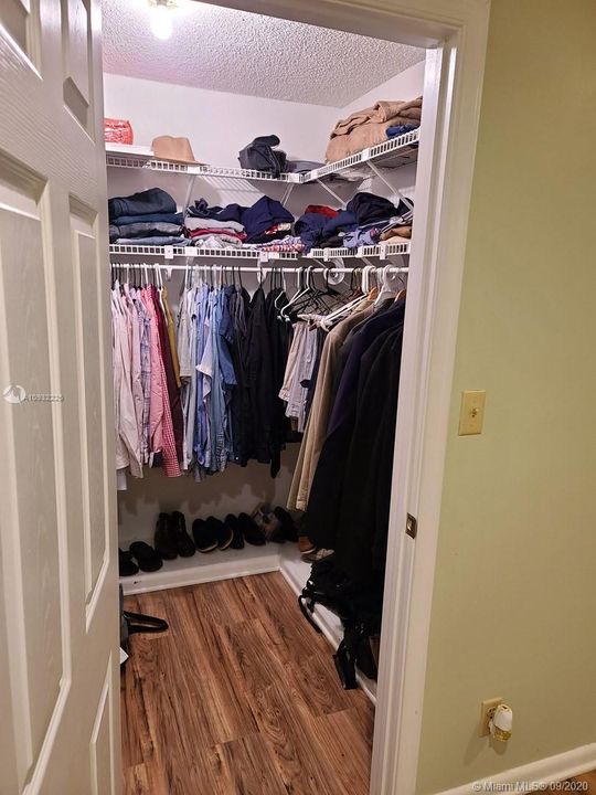 Vendido Recientemente: $385,000 (3 camas, 2 baños, 1864 Pies cuadrados)