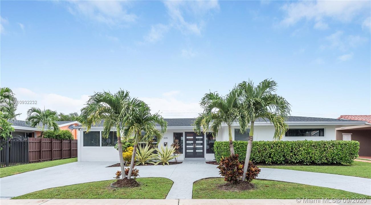 Vendido Recientemente: $549,900 (4 camas, 2 baños, 1800 Pies cuadrados)