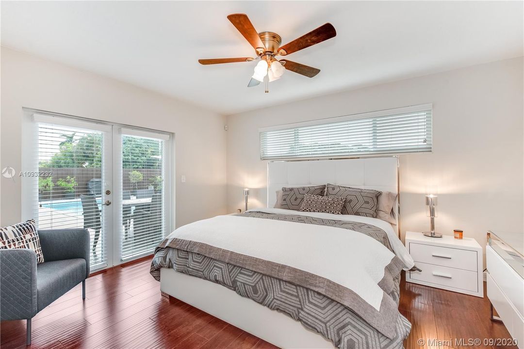 Vendido Recientemente: $549,900 (4 camas, 2 baños, 1800 Pies cuadrados)