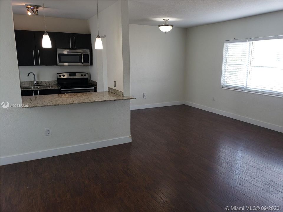Recently Rented: $1,750 (2 beds, 2 baths, 990 Square Feet)