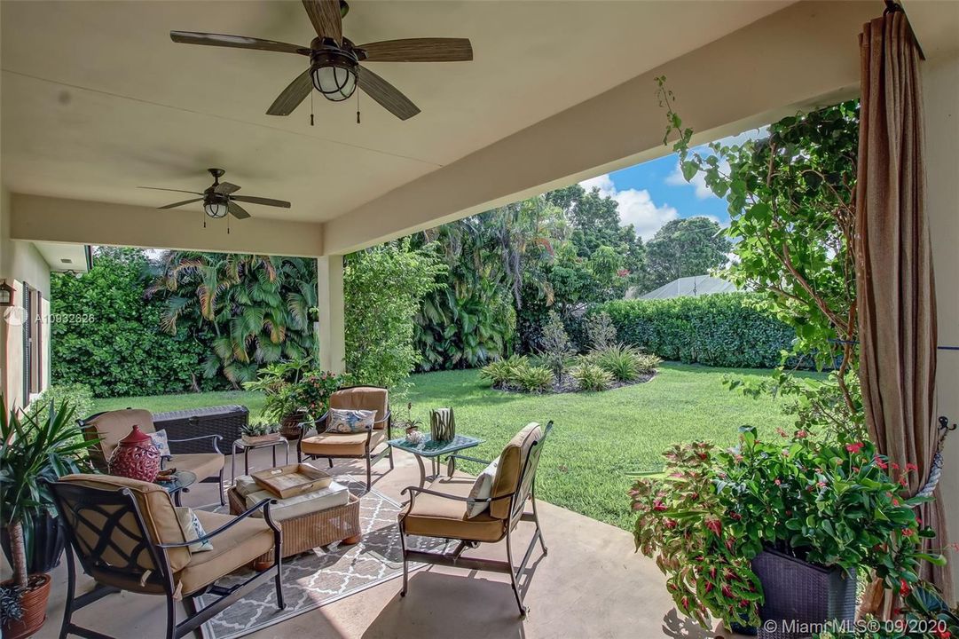 Guest house covered patio.