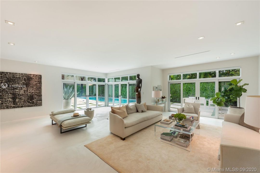 Recently Sold: $3,999,000 (4 beds, 4 baths, 3597 Square Feet)