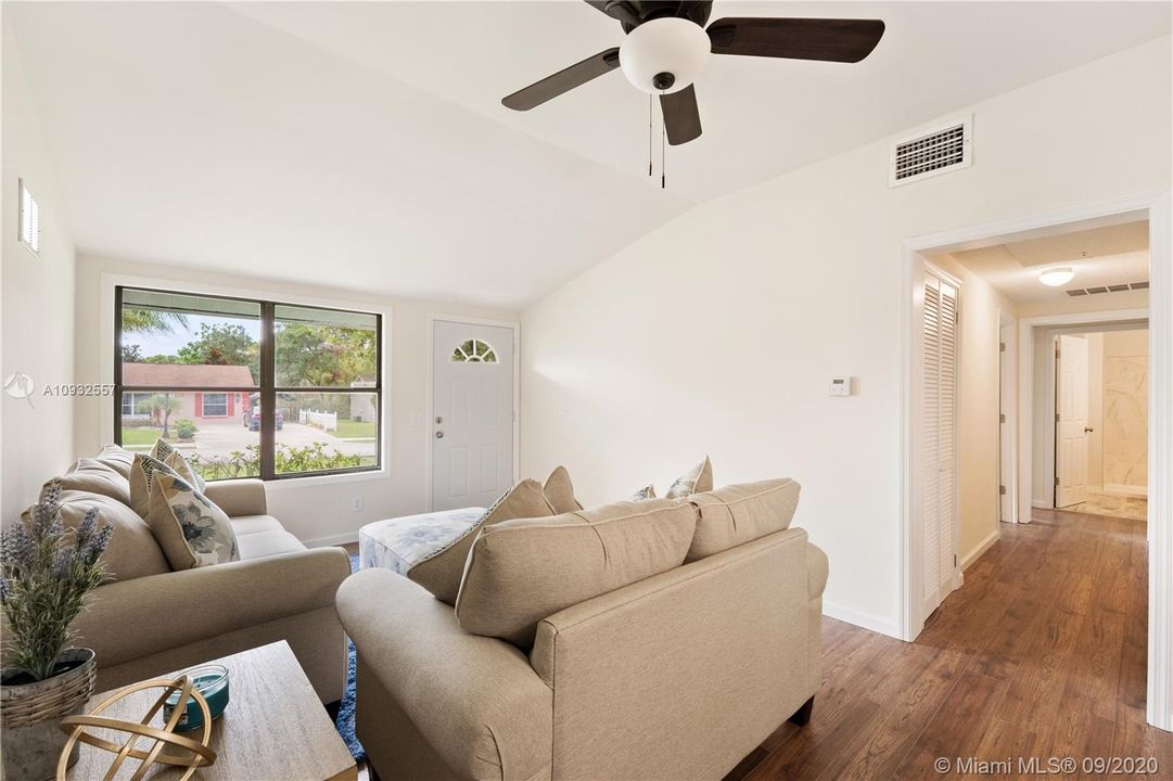 Recently Sold: $199,900 (3 beds, 2 baths, 1152 Square Feet)