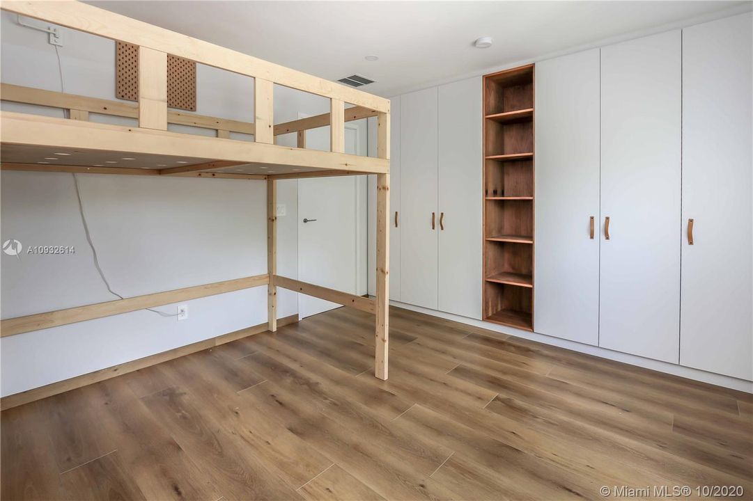 Недавно продано: $675,000 (3 спален, 2 ванн, 1986 Квадратных фут)